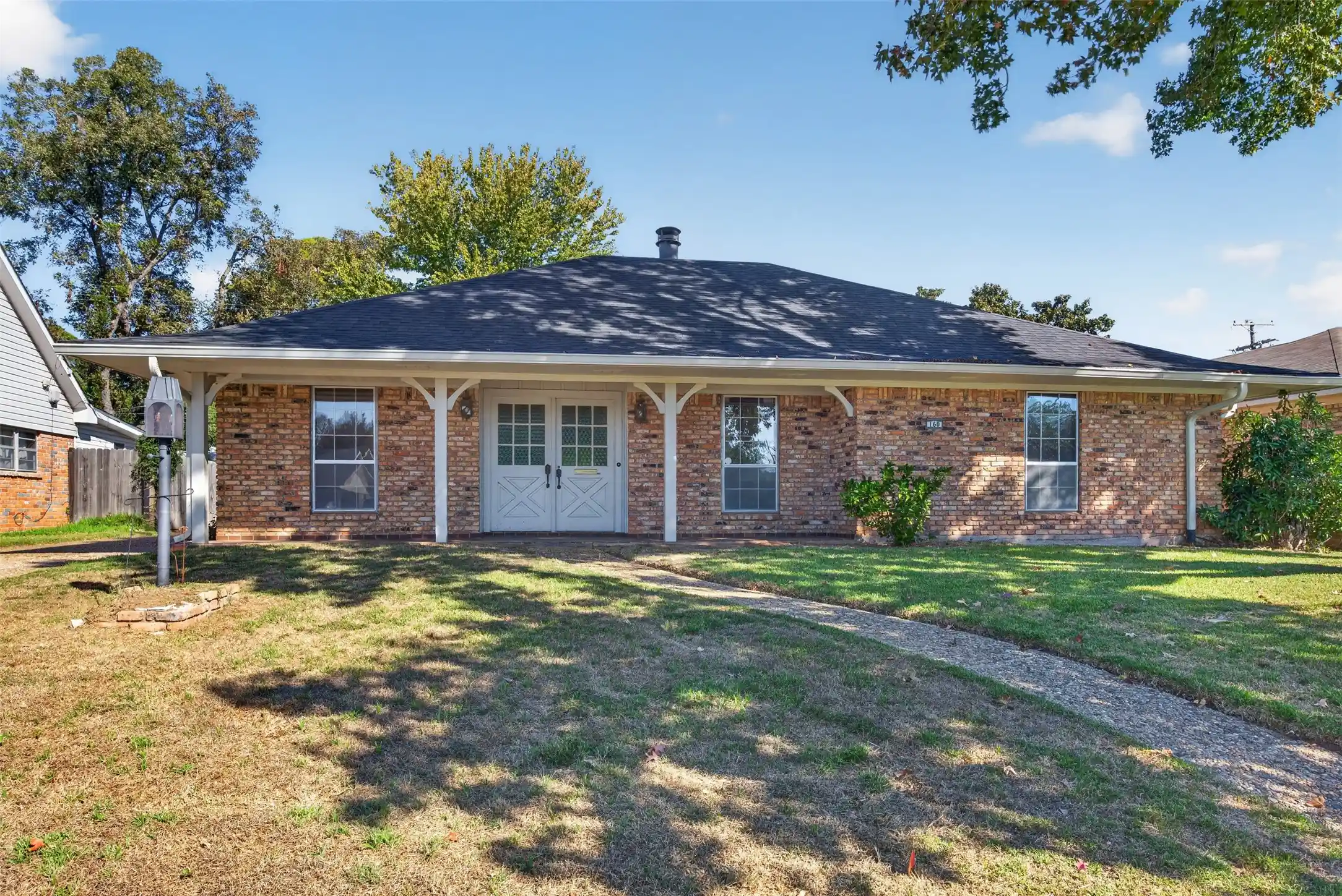 Photo 1 of Single family home for sale at 160 Chelsea Dr, Shreveport, LA 71105 | MLS# 21391438 | Listing updated on 2026-10-27
