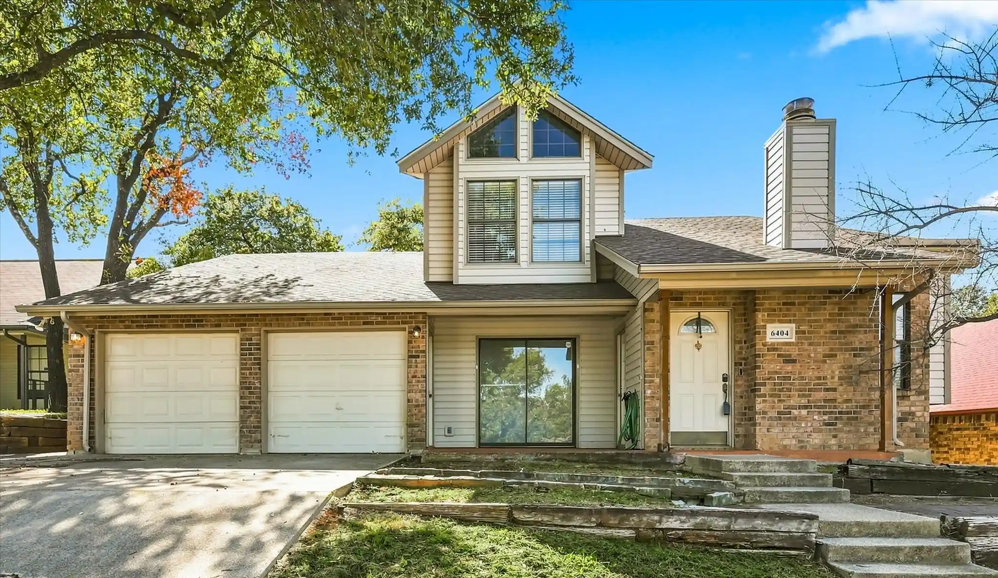 Single family home for sale at 6404 Woods Edge Dr, Arlington, TX 76016 | MLS# 21420243