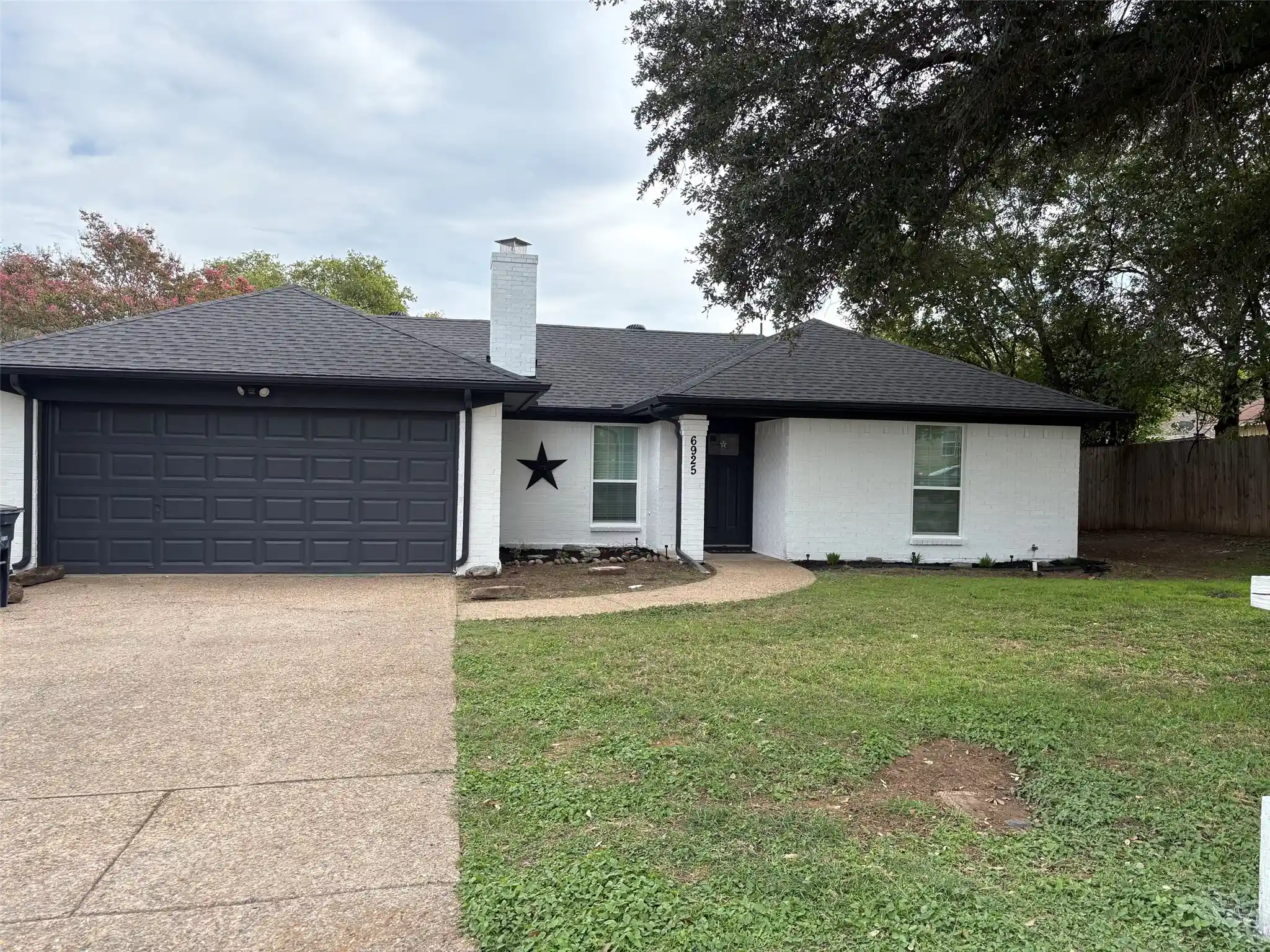 Single family home for sale at 6925 Alexandria Ct, Fort Worth, TX 76133 | MLS# 21420458