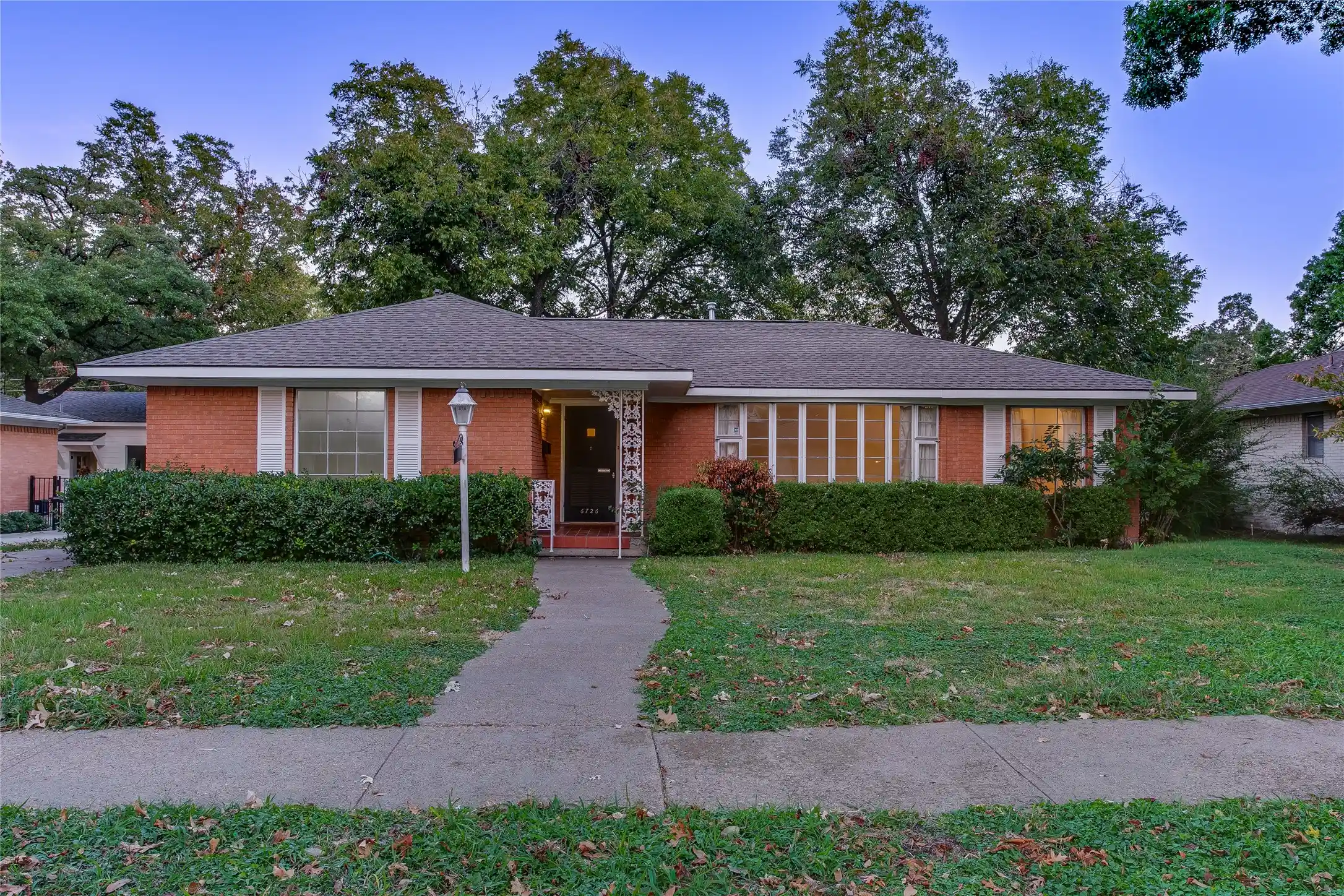 Photo 1 of Sale Pending at 6726 Braeburn Dr, Dallas, TX 75214 | MLS# 21421033 | Listing updated on 2026-10-28