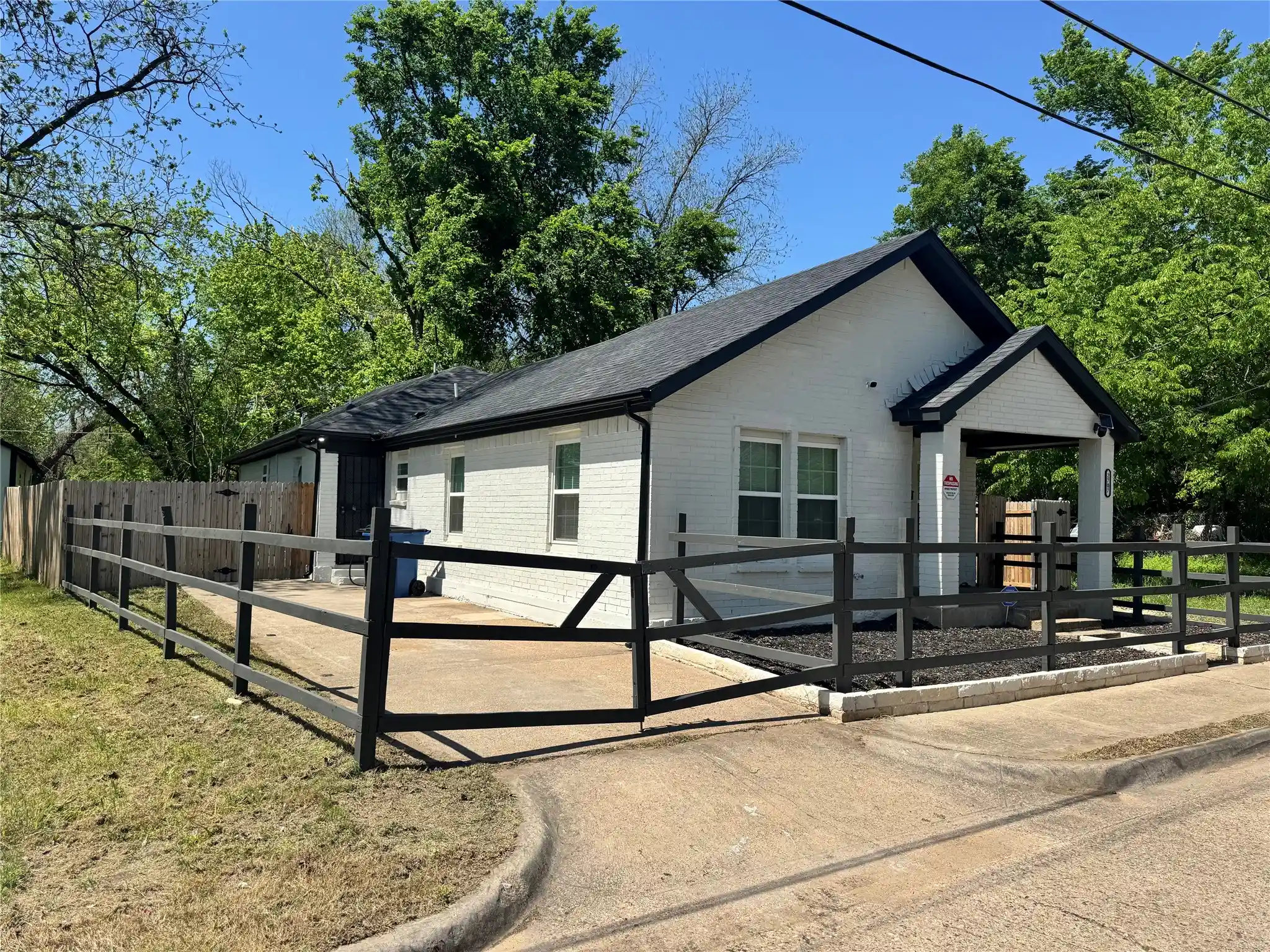 Photo 1 of Single family home for sale at 2707 Cross St, Dallas, TX 75210 | MLS# 21416626 | Listing updated on 2026-10-27