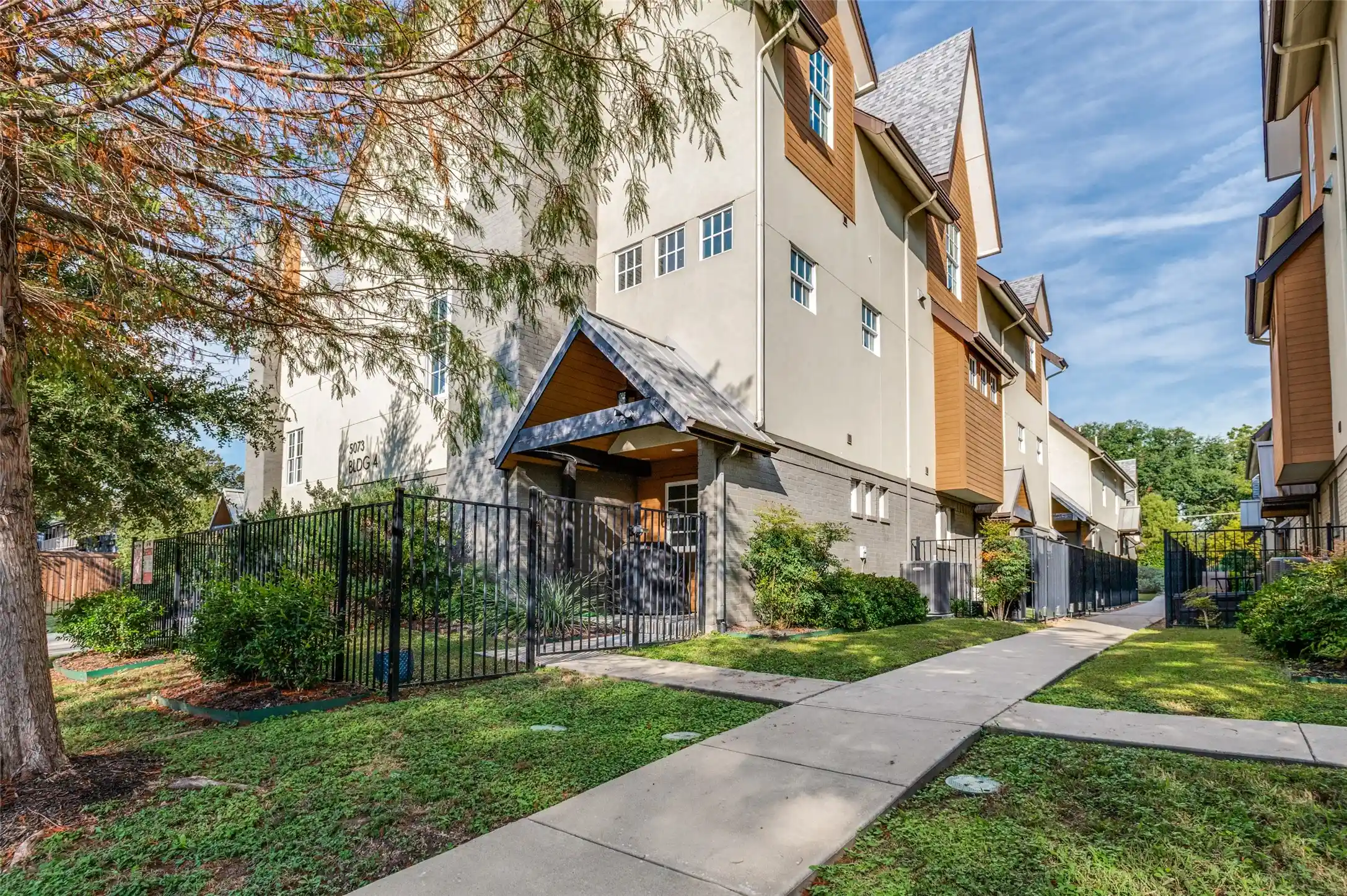 Photo 1 of Condo for sale at 5073 Gaston Ave #402, Dallas, TX 75214 | MLS# 21420751 | Listing updated on 2026-10-28