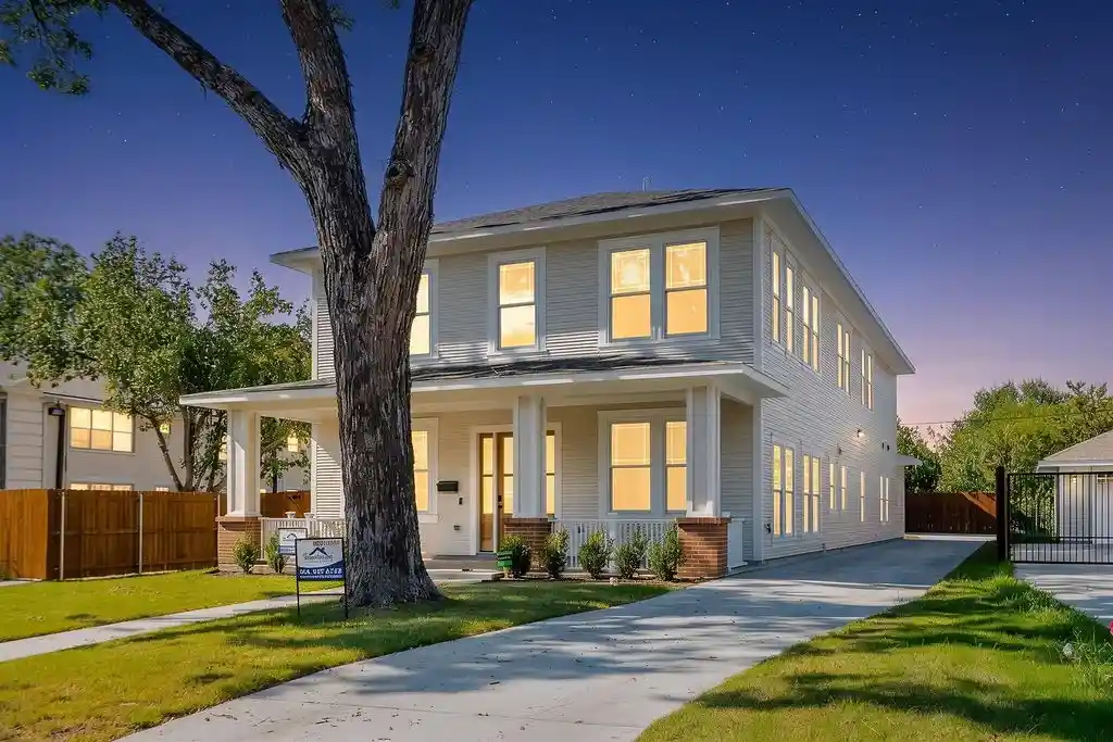 Photo 1 of Single family home for sale at 4631 Junius St, Dallas, TX 75246 | MLS# 21421595 | Listing updated on 2026-10-30