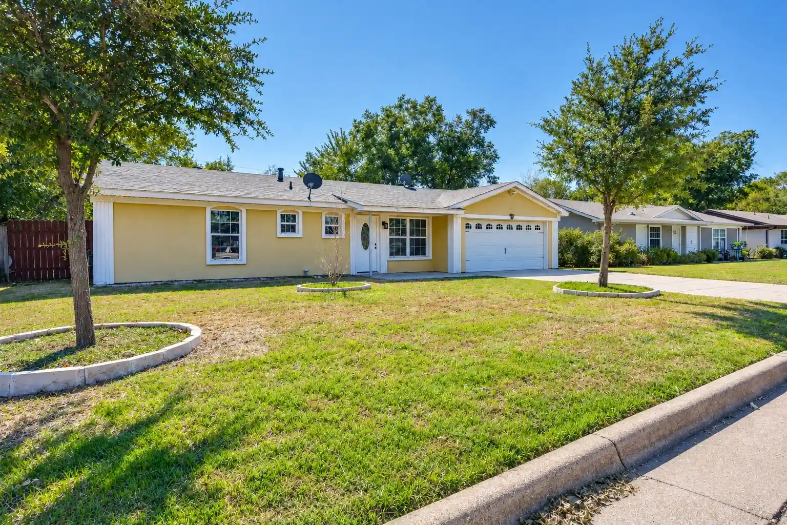 Single family home for sale at 913 Russell Rd, Fort Worth, TX 76140 | MLS# 21421681