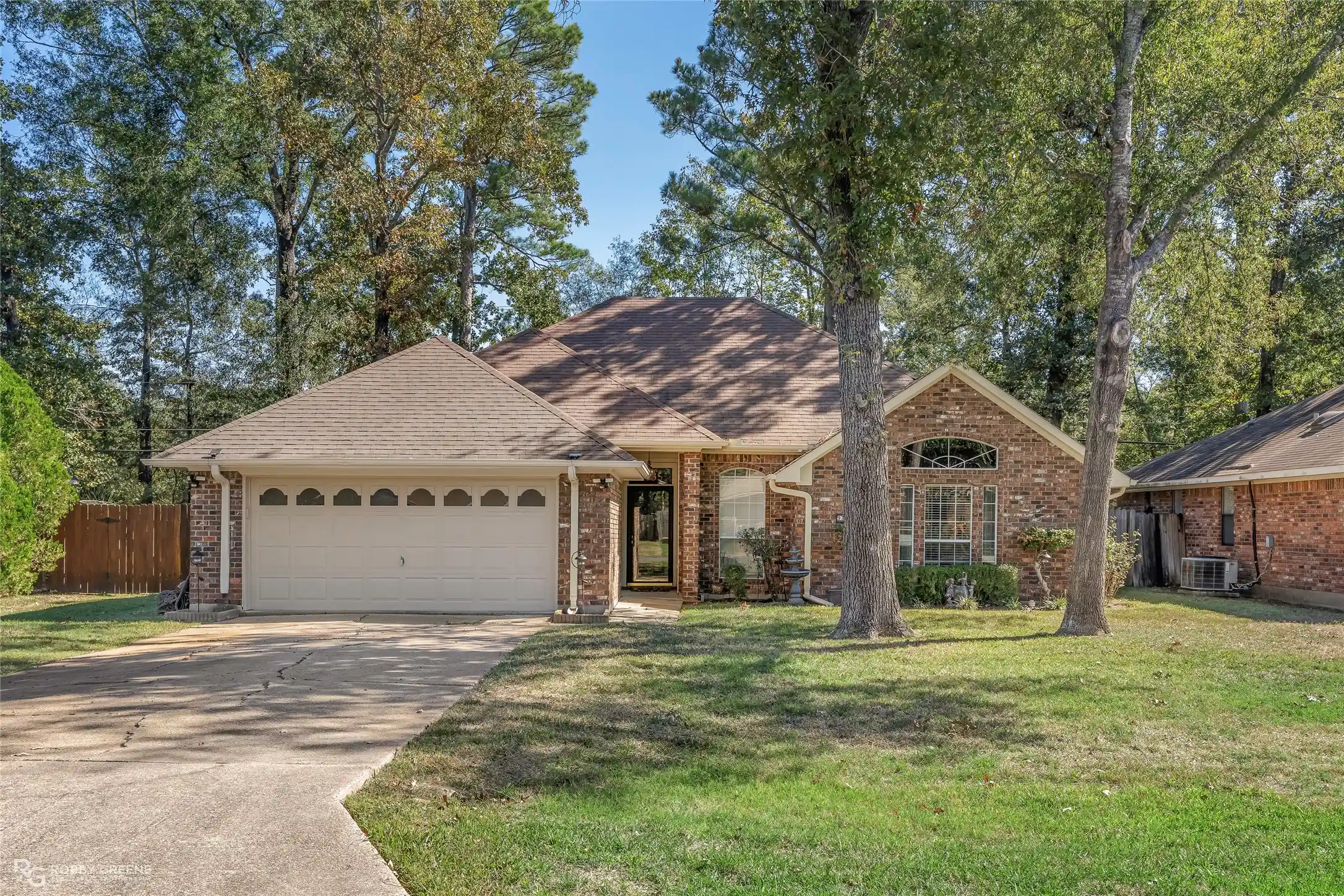 Photo 1 of Single family home for sale at 9735 Amblewood Ln, Shreveport, LA 71118 | MLS# 21421772 | Listing updated on 2026-10-28