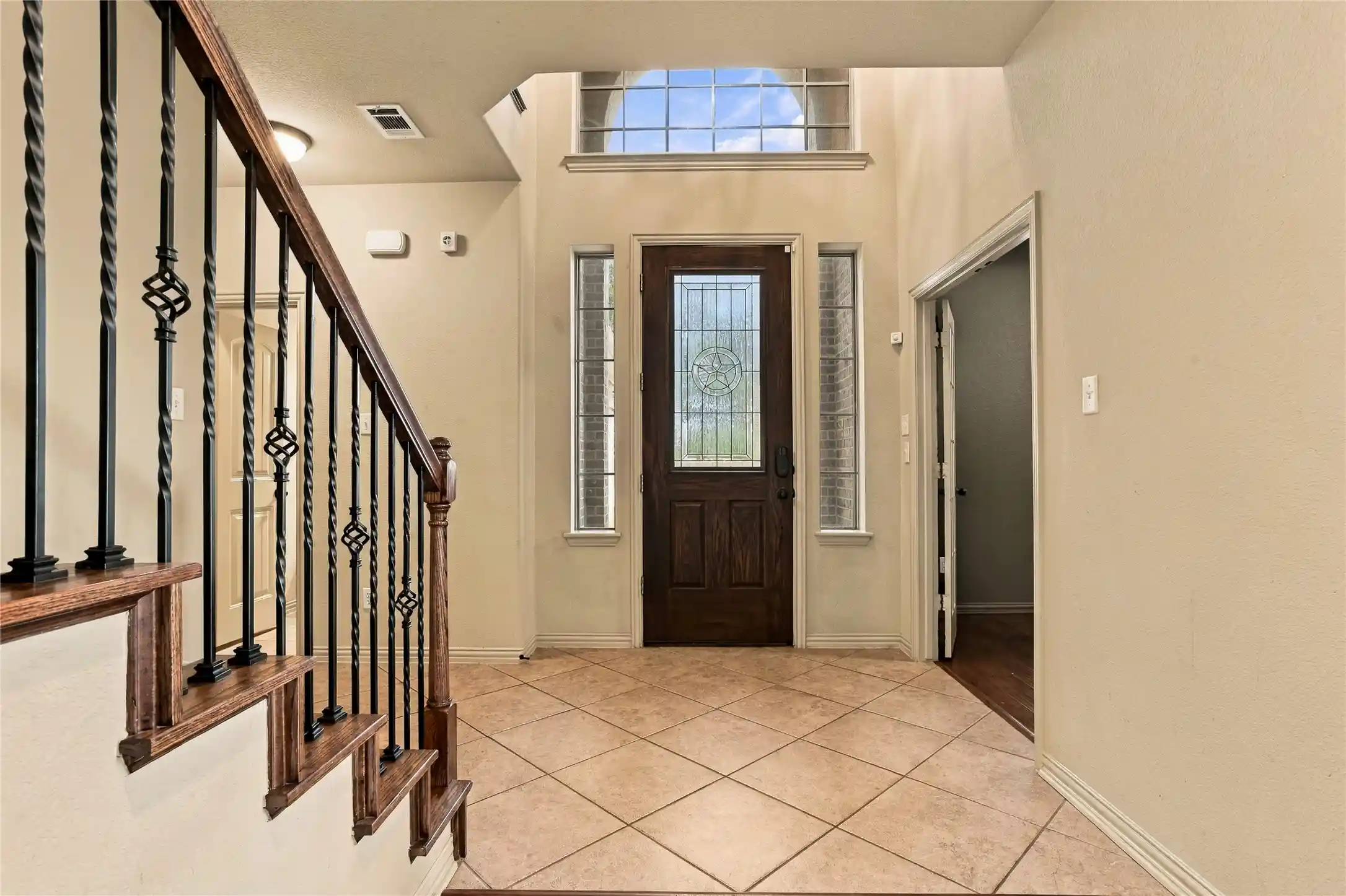 Photo 3 of Single family home for sale at 104 Aztec Ct, Waxahachie, TX 75165 | MLS# 21420943 | Listing updated on 2026-10-31