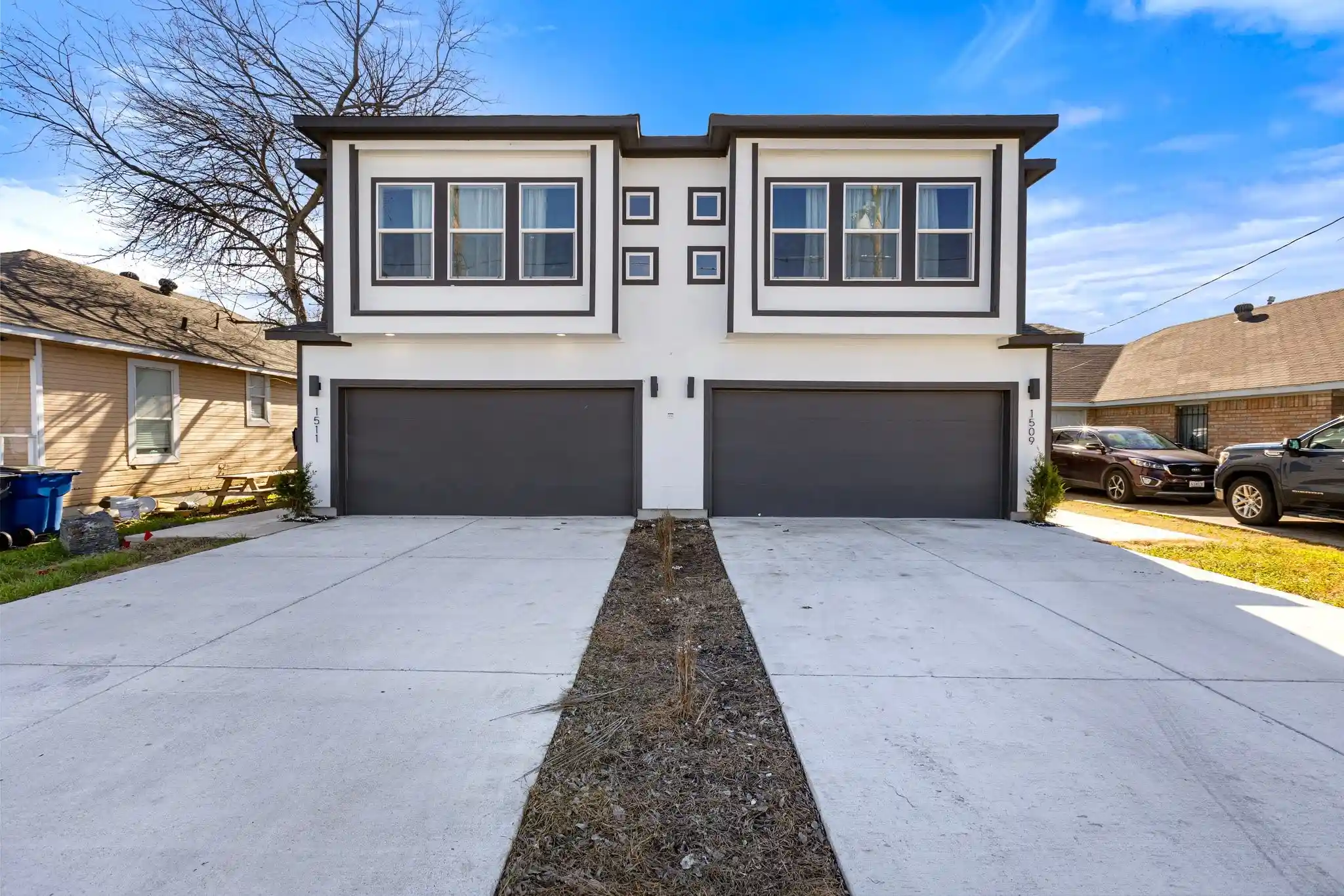 Single family home for sale at 1509 S Barry Ave, Dallas, TX 75223 | MLS# 21413910