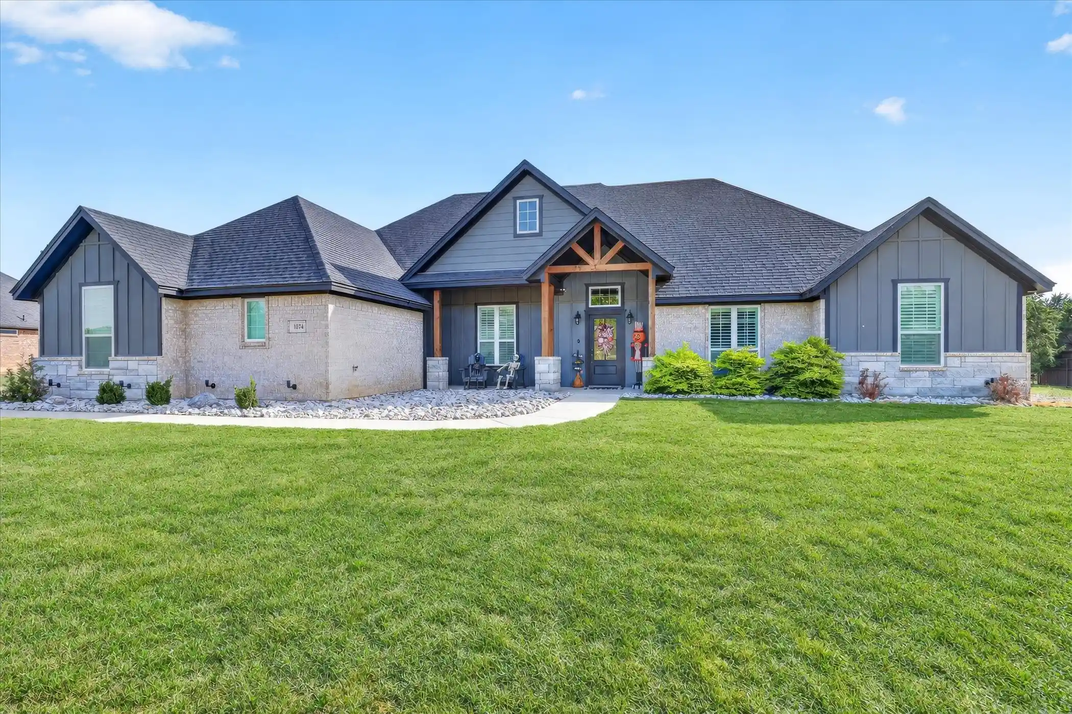 Single family home for sale at 1074 Knoxmiller Ct, Weatherford, TX 76088 | MLS# 21421063