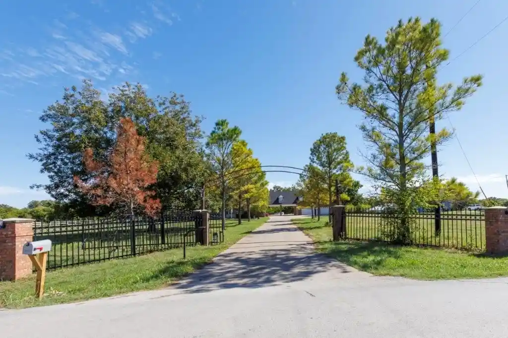 Photo 1 of Mansion for sale at 5259 County Rd 4098, Kaufman, TX 75142 | MLS# 21420918 | Listing updated on 2026-10-28