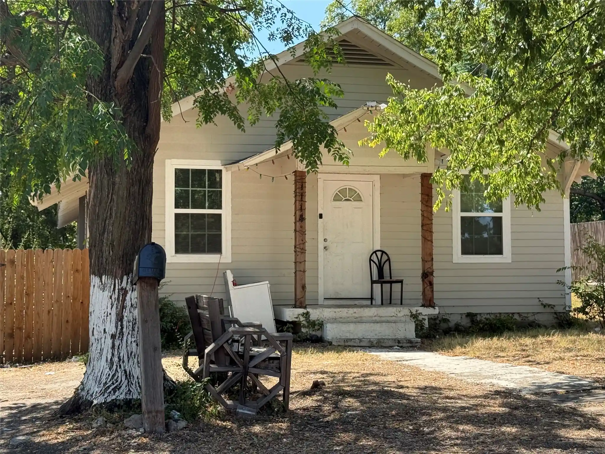 Single family home for sale at 1114 E Ohio Ave, Dallas, TX 75216 | MLS# 21389523