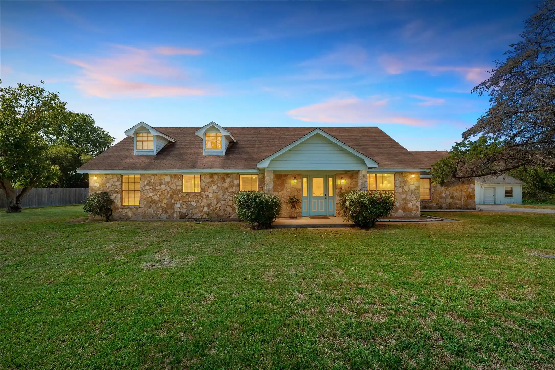 Single family home for sale at 712 Beard Ave, Robinson, TX 76706 | MLS# 21415380