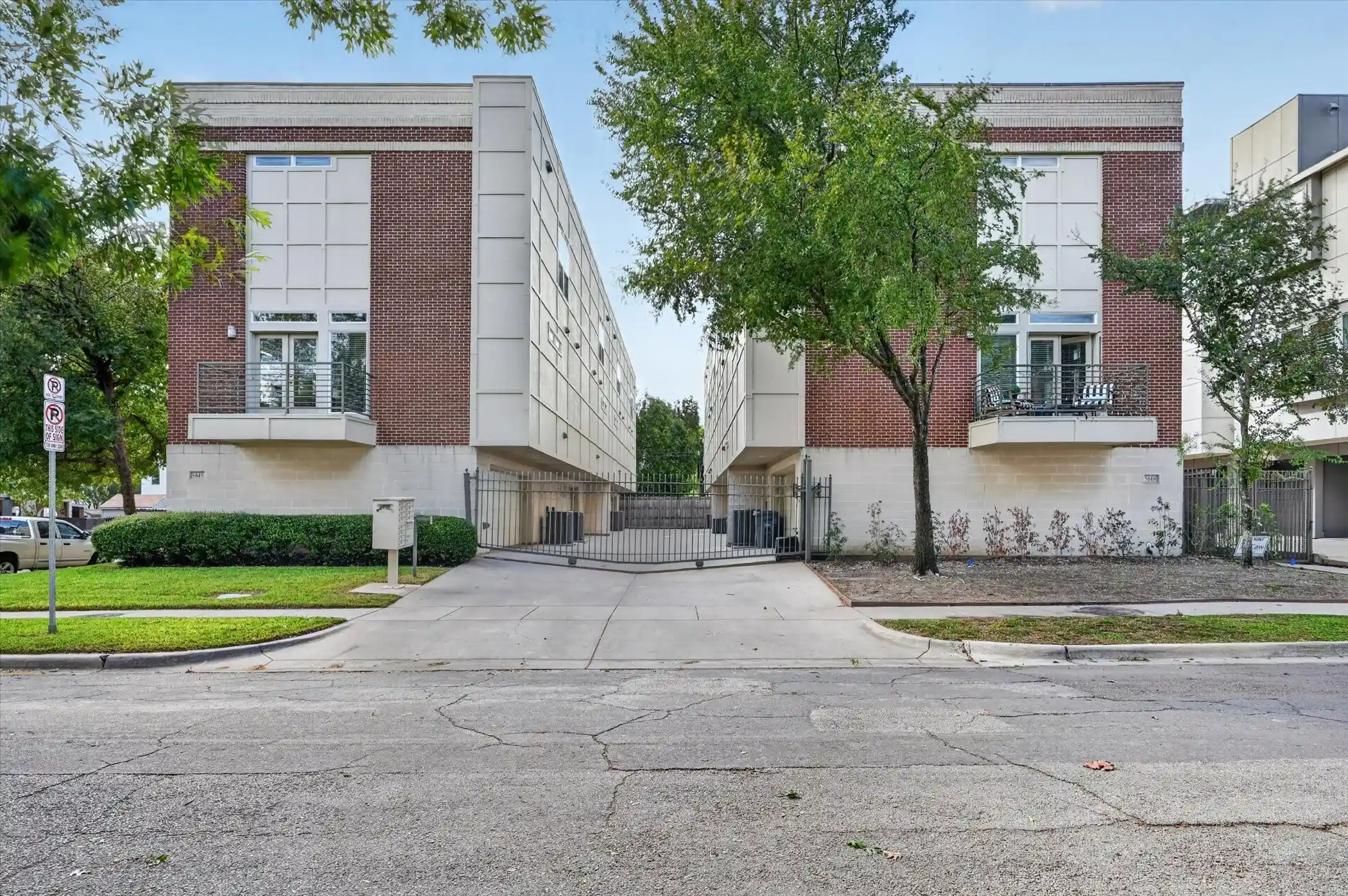Condo for sale at 5618 Lindell Ave #9, Dallas, TX 75206 | MLS# 21418439