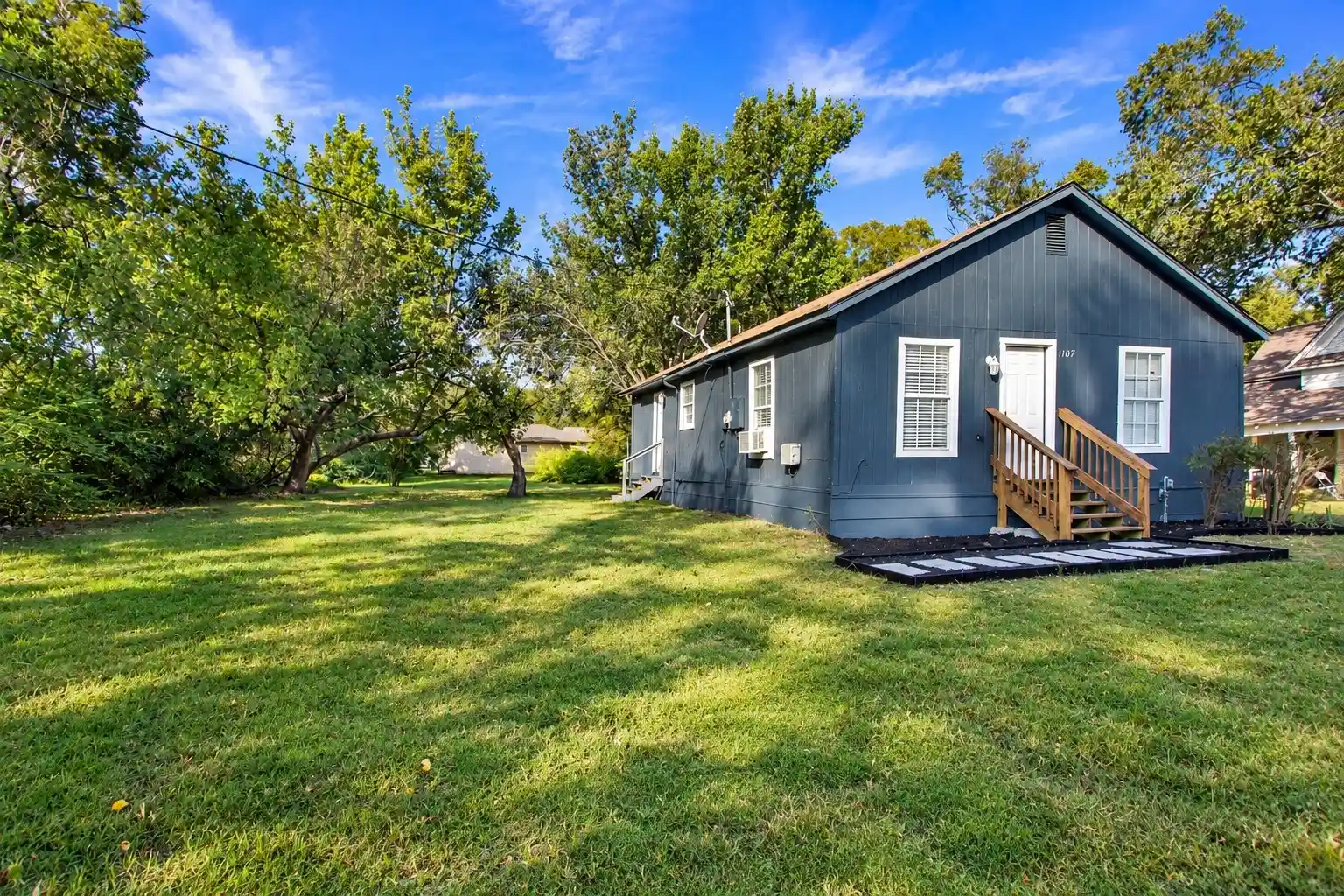 Photo 1 of Single family home for sale at 1107 Beech St, Bonham, TX 75418 | MLS# 21421978 | Listing updated on 2026-10-28