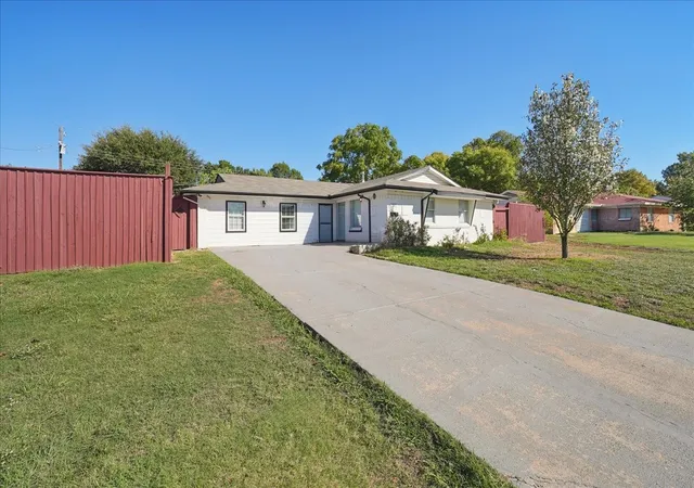 Single family home for sale at 2515 North Pkwy, Mesquite, TX 75149 | MLS# 21356219 | Listing updated on 2026-10-30
