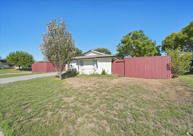 Photo 3 of Single family home for sale at 2515 North Pkwy, Mesquite, TX 75149 | MLS# 21356219 | Listing updated on 2026-10-30