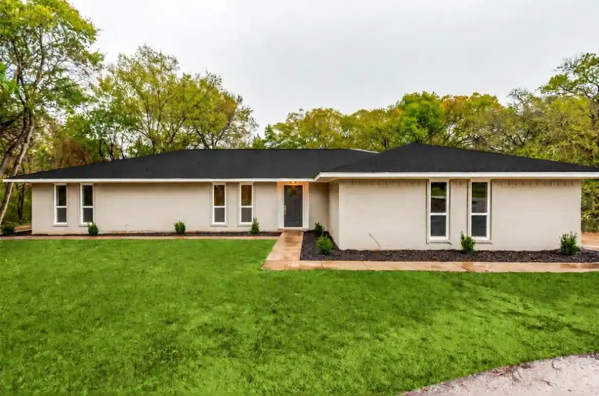 Single family home for sale at 1250 Cedar Cir, Cedar Hill, TX 75104 | MLS# 21422162