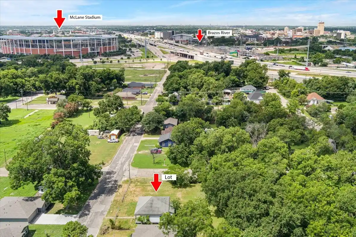 Single family home for sale at 1000 E & 1002 Calhoun Ave, Waco, TX 76704 | MLS# 21422207