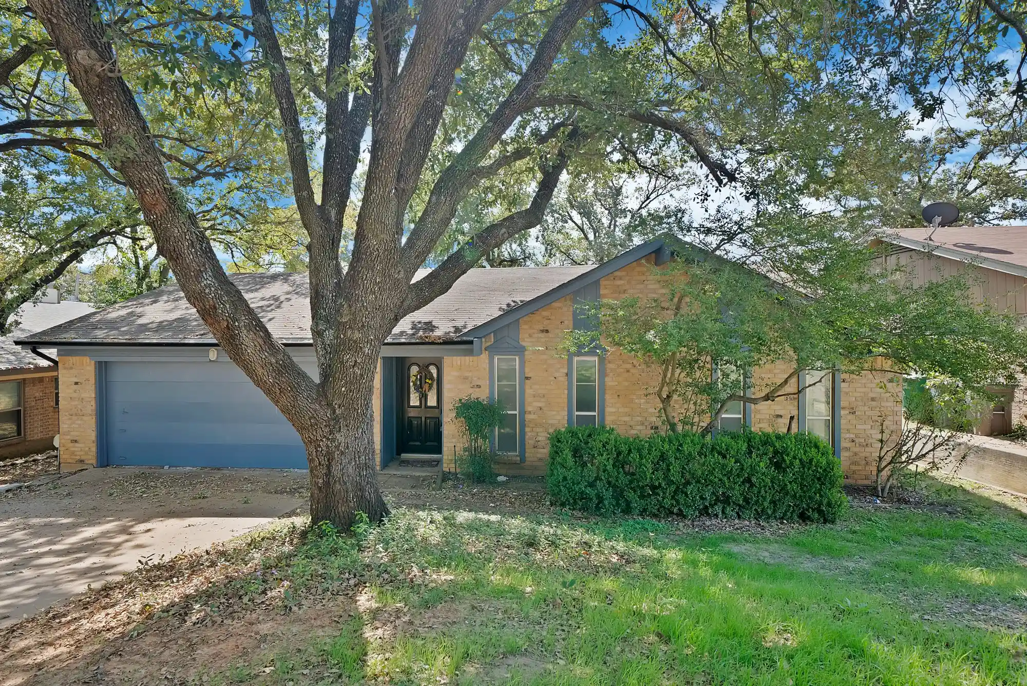 Photo 1 of Single family home for sale at 7648 Blue Carriage Ln, Fort Worth, TX 76120 | MLS# 21413691 | Listing updated on 2026-10-28
