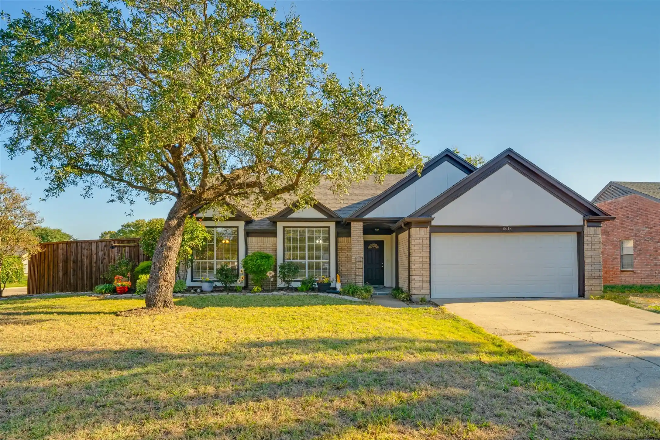 Photo 1 of Single family home for sale at 8018 Spinnaker Cvs, Rowlett, TX 75089 | MLS# 21421549 | Listing updated on 2026-10-28