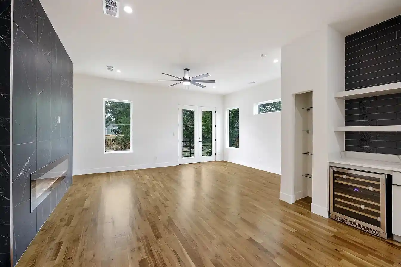 Photo 1 of Townhouse for sale at 112 Muncie Ave, Dallas, TX 75212 | MLS# 21422084 | Listing updated on 2026-10-29