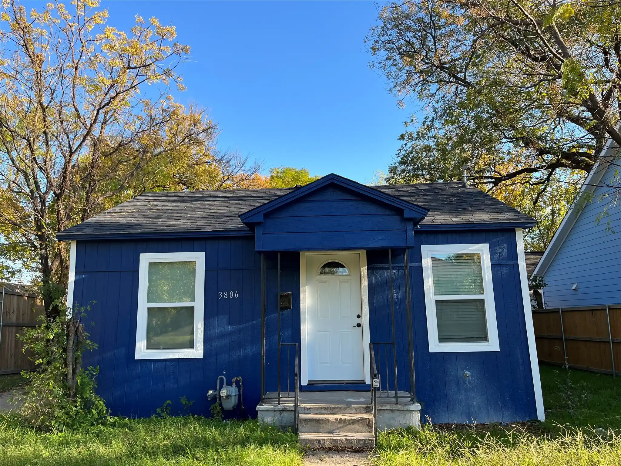 Single family home for sale at 3806 Pine St, Dallas, TX 75210 | MLS# 21395135