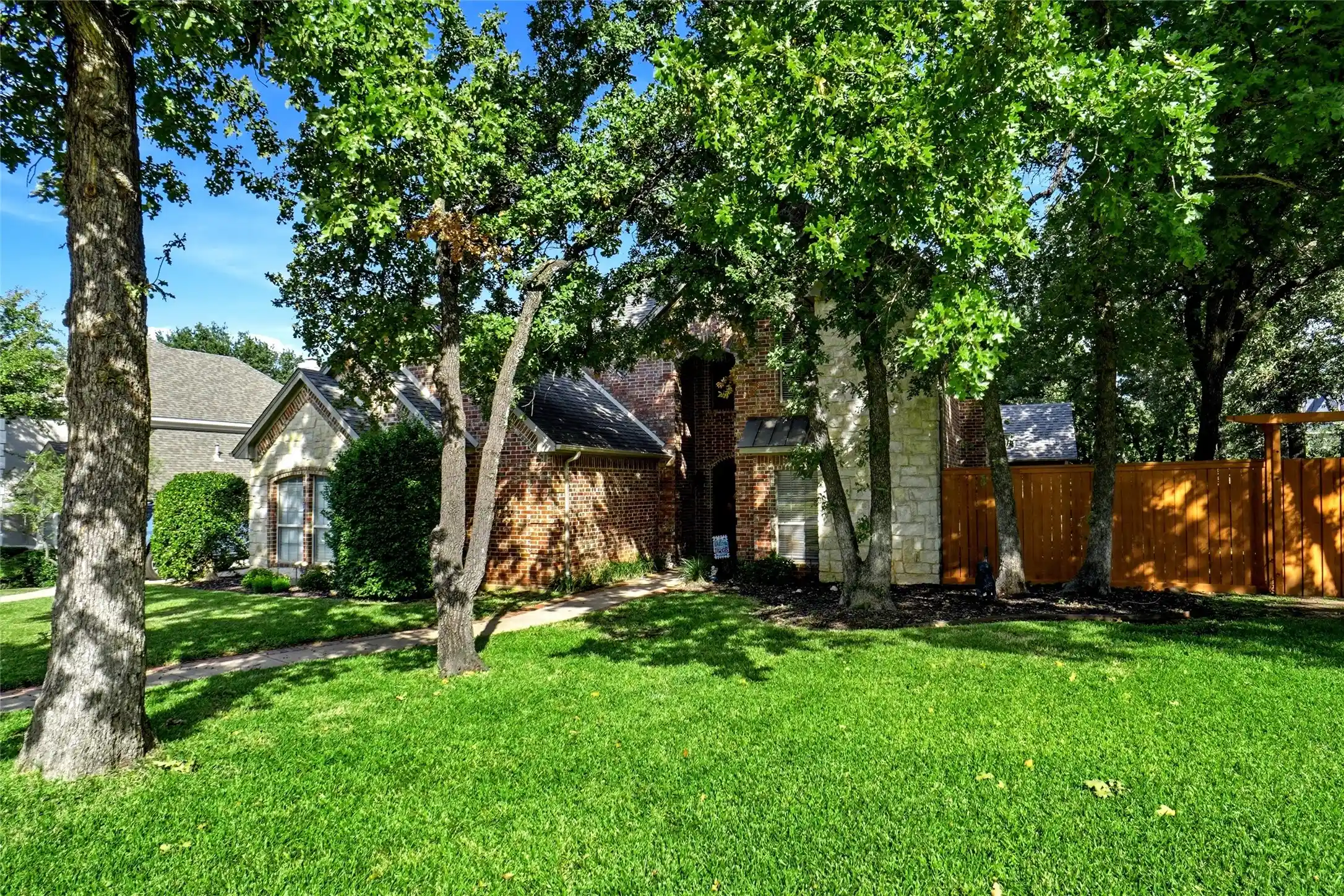 Single family home for sale at 112 W El Paseo St, Denton, TX 76205 | MLS# 21421910