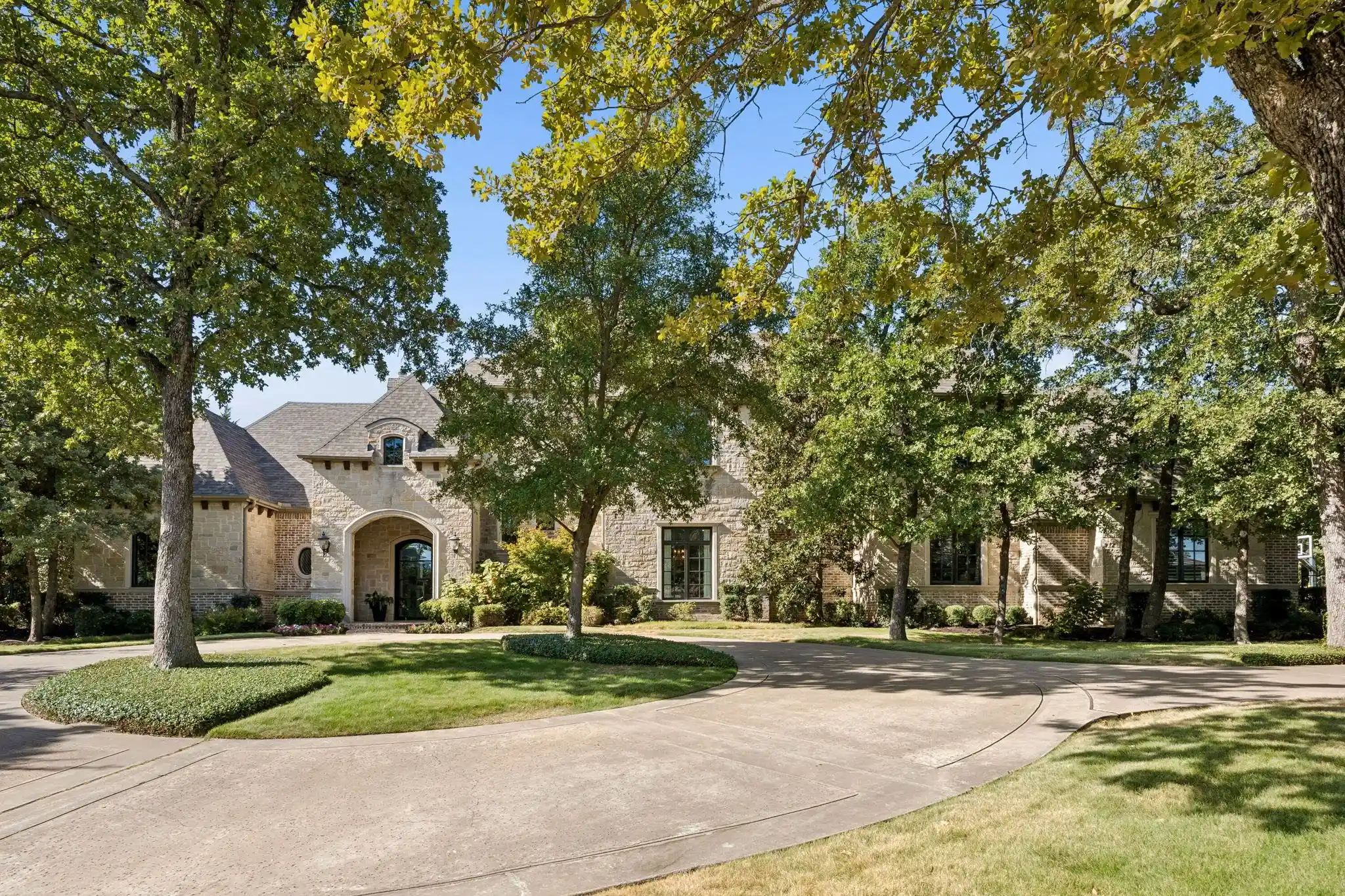 Photo 1 of Mansion for sale at 1729 Grass Ct, Southlake, TX 76092 | MLS# 21391703 | Listing updated on 2026-10-28