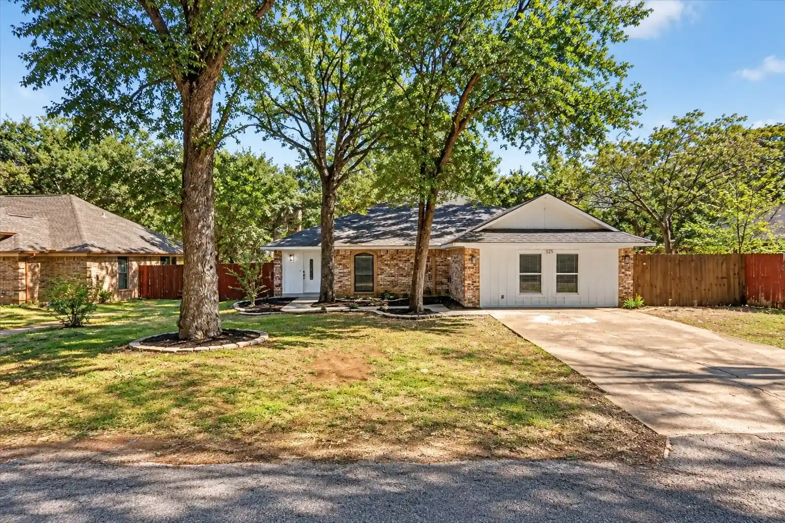 Single family home for sale at 325 Berry Ln, Denton, TX 76208 | MLS# 21422544