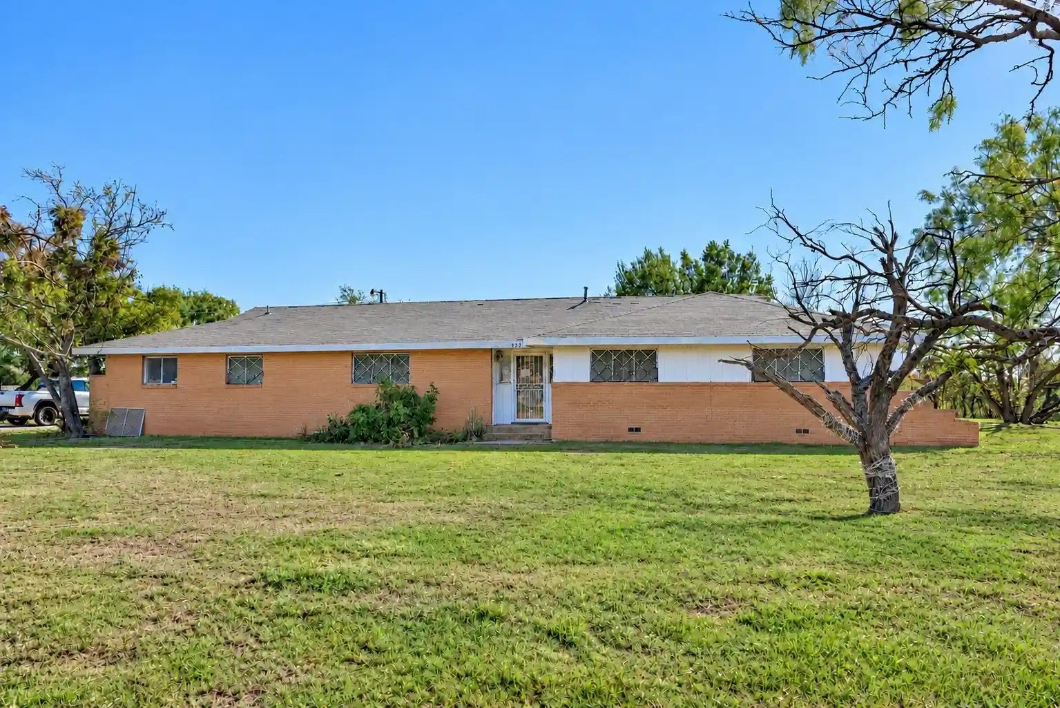 Photo 1 of Single family home for sale at 908 S Center St, Archer City, TX 76351 | MLS# 21422543 | Listing updated on 2026-10-28