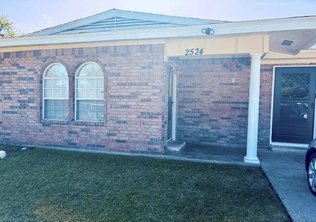 Photo 1 of Single family home for sale at 2524 Mountain Lake Rd, Dallas, TX 75233 | MLS# 21422600 | Listing updated on 2026-10-30