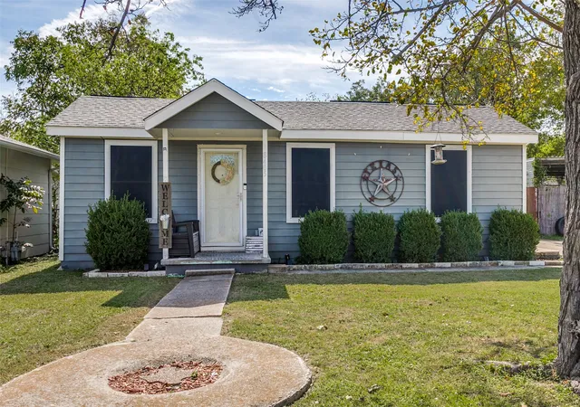 Photo 1 of Single family home for sale at 8405 Hanon Dr, Fort Worth, TX 76108 | MLS# 21421118 | Listing updated on 2026-10-30