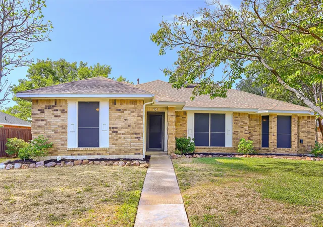 Single family home for sale at 709 Bridgewater Ln, Mesquite, TX 75181 | MLS# 21420704