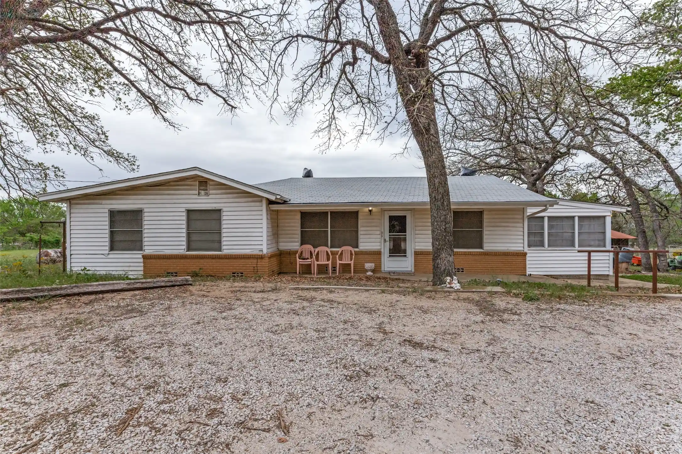 Single family home for sale at 2553 E Highway 199, Springtown, TX 76082 | MLS# 21422645