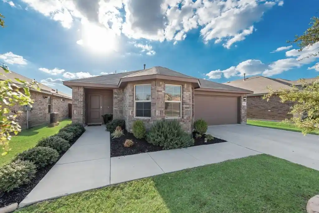 Single family home for sale at 16705 Porterfield Ln, Justin, TX 76247 | MLS# 21422454