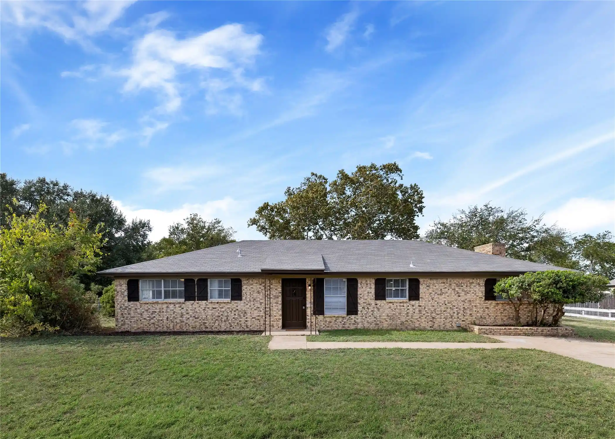 Photo 1 of Single family home for sale at 143 Wayman Dr, Whitney, TX 76692 | MLS# 21401324 | Listing updated on 2026-10-28