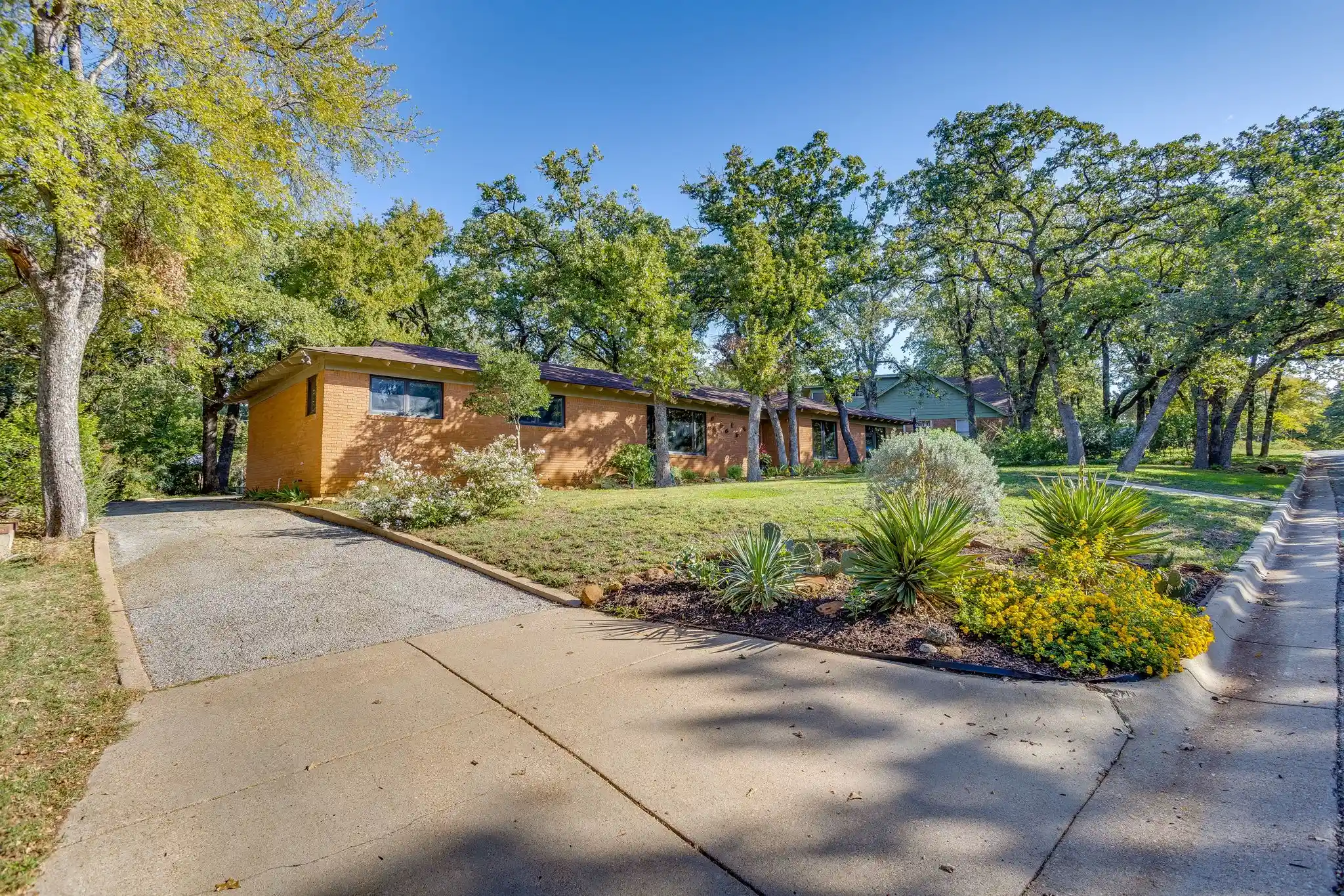 Single family home for sale at 5909 Jacqueline Rd, Fort Worth, TX 76112 | MLS# 21422618