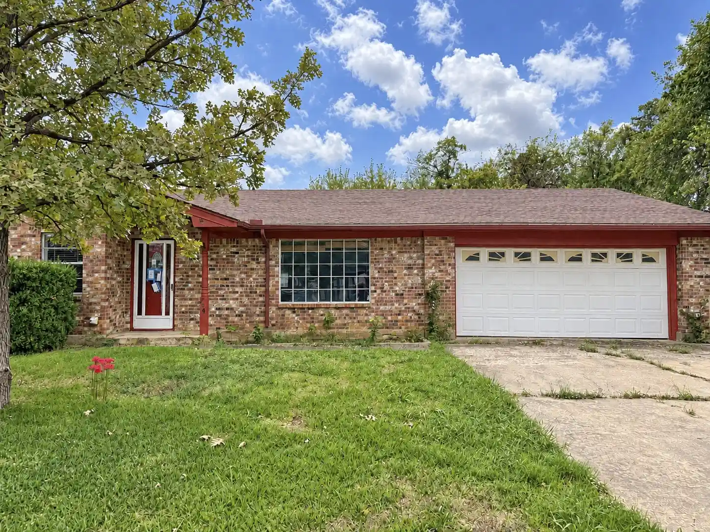 Photo 1 of Single family home for sale at 204 W Vernon St, Bells, TX 75414 | MLS# 21422657 | Listing updated on 2026-10-28