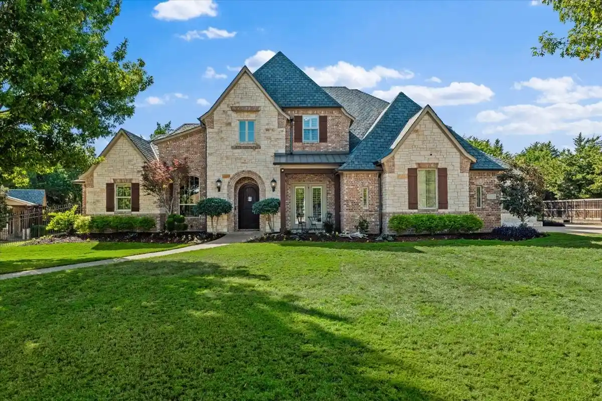 Photo 1 of Single family home for sale at 6040 Chapman Ridge Dr, Midlothian, TX 76065 | MLS# 21422573 | Listing updated on 2026-10-28