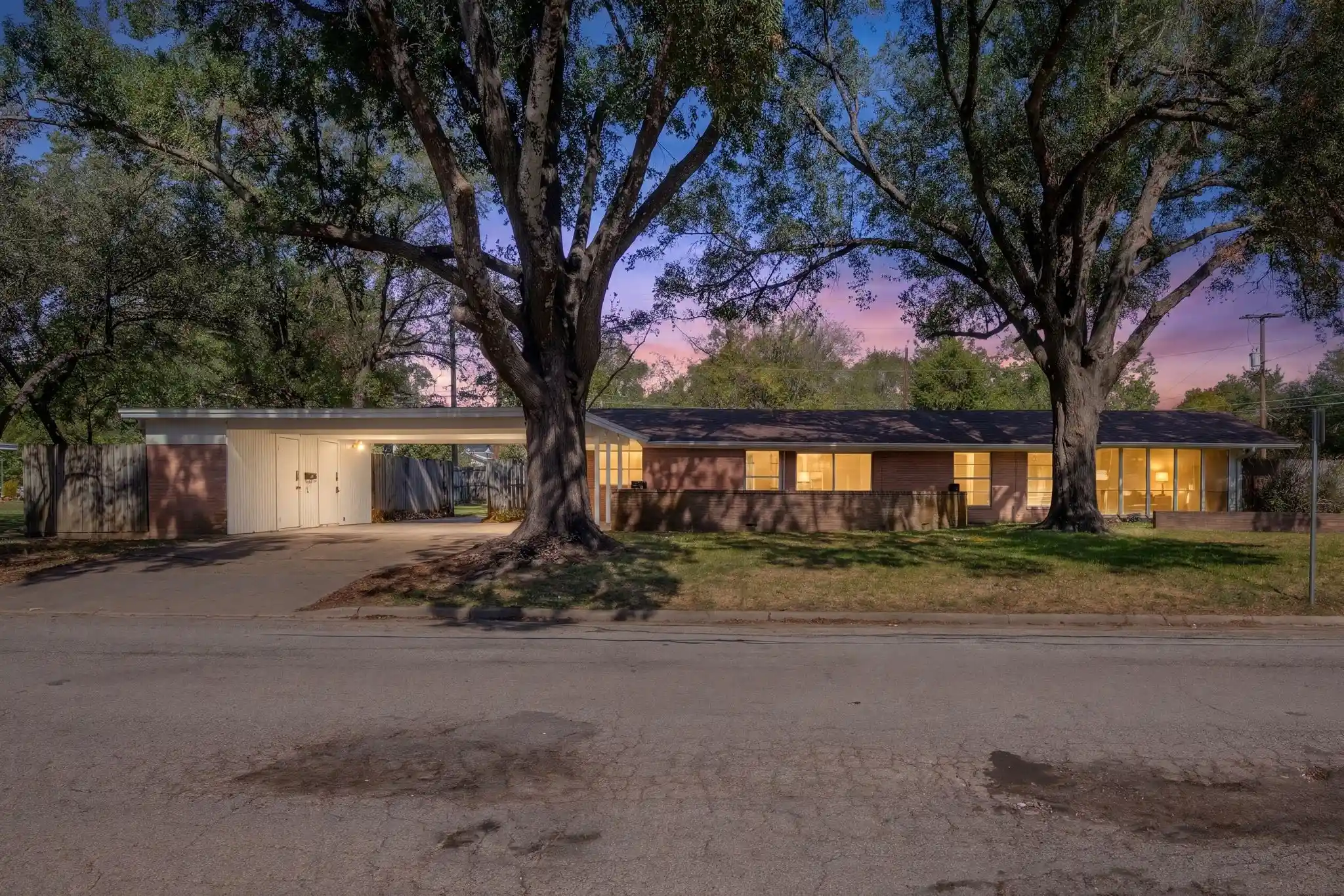 Photo 1 of Single family home for sale at 1400 Aldridge St, Commerce, TX 75428 | MLS# 21422691 | Listing updated on 2026-10-29