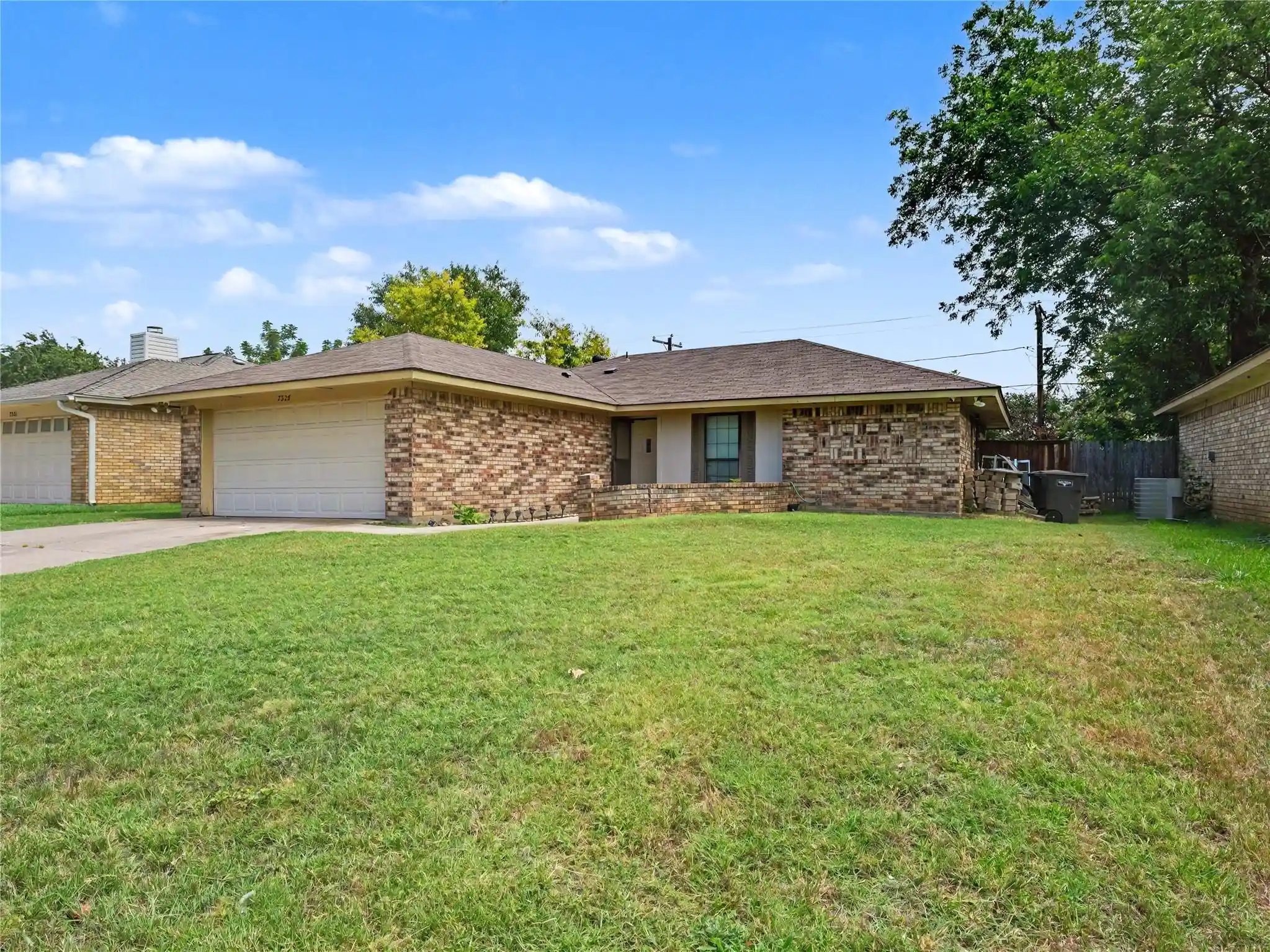 Photo 1 of Single family home for sale at 7325 S Meadow Dr E, Fort Worth, TX 76133 | MLS# 21421263 | Listing updated on 2026-10-29