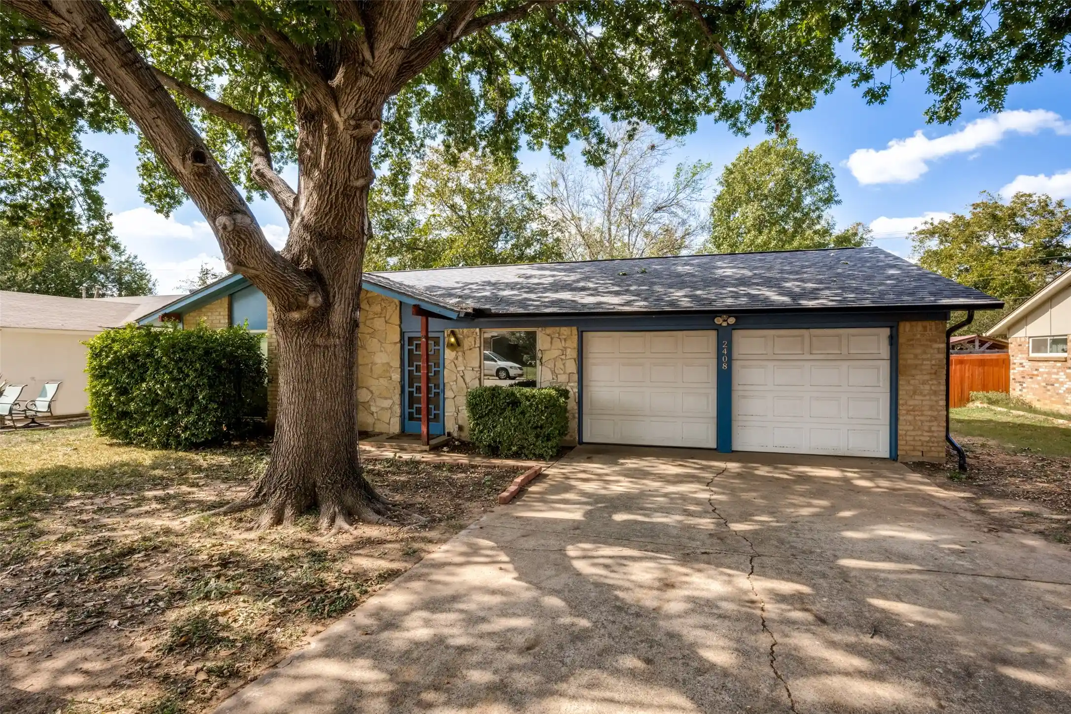 Single family home for sale at 2408 Westwood Dr, Denton, TX 76205 | MLS# 21422887