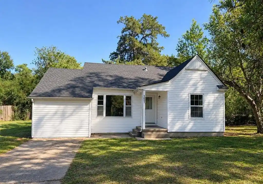 Photo 1 of Single family home for sale at 1007 Stephens Ave, Mount Pleasant, TX 75455 | MLS# 21422913 | Listing updated on 2026-10-29