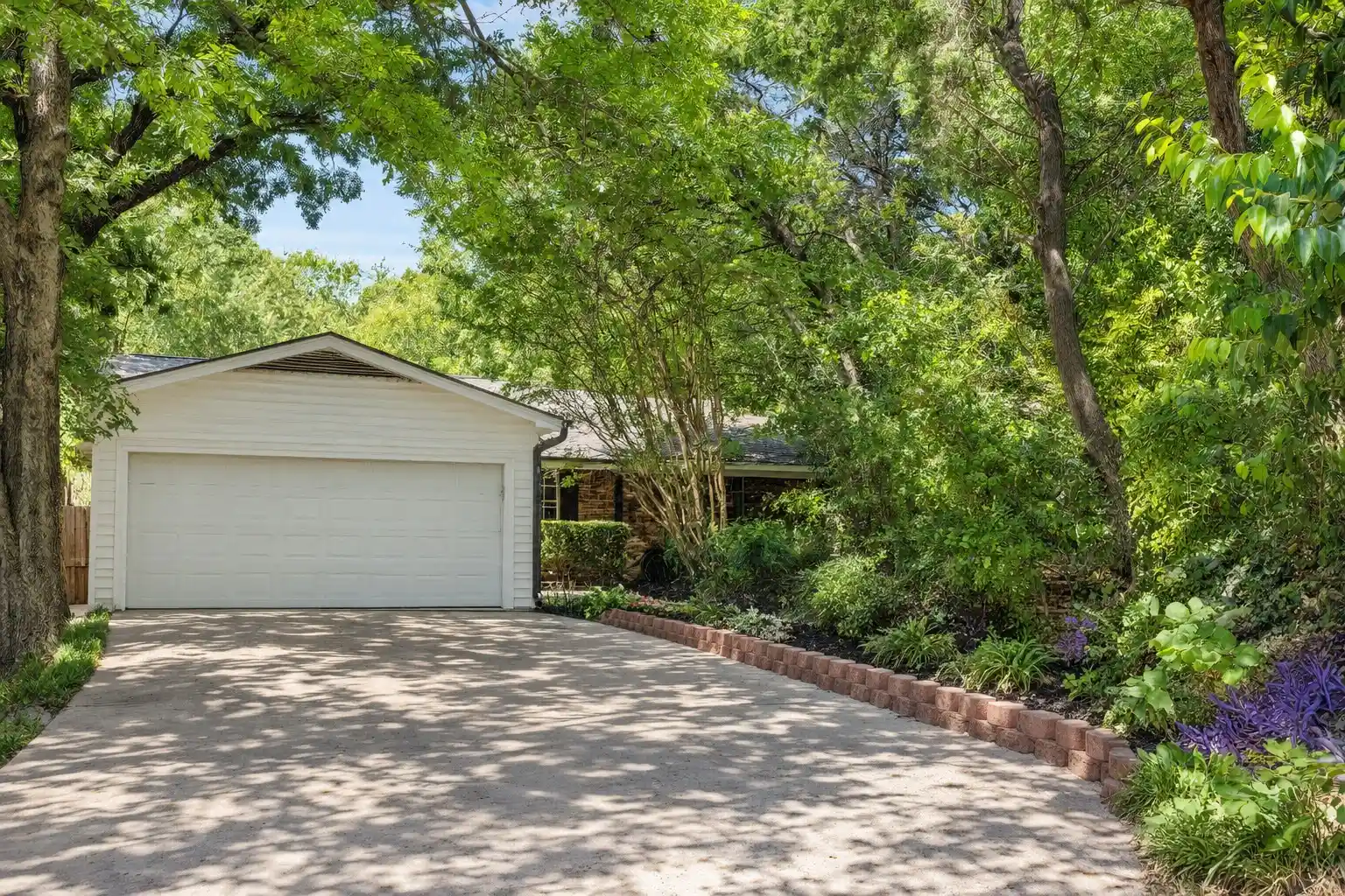 Photo 1 of Single family home for sale at 5607 Mona Ln, Dallas, TX 75236 | MLS# 21423056 | Listing updated on 2026-10-29