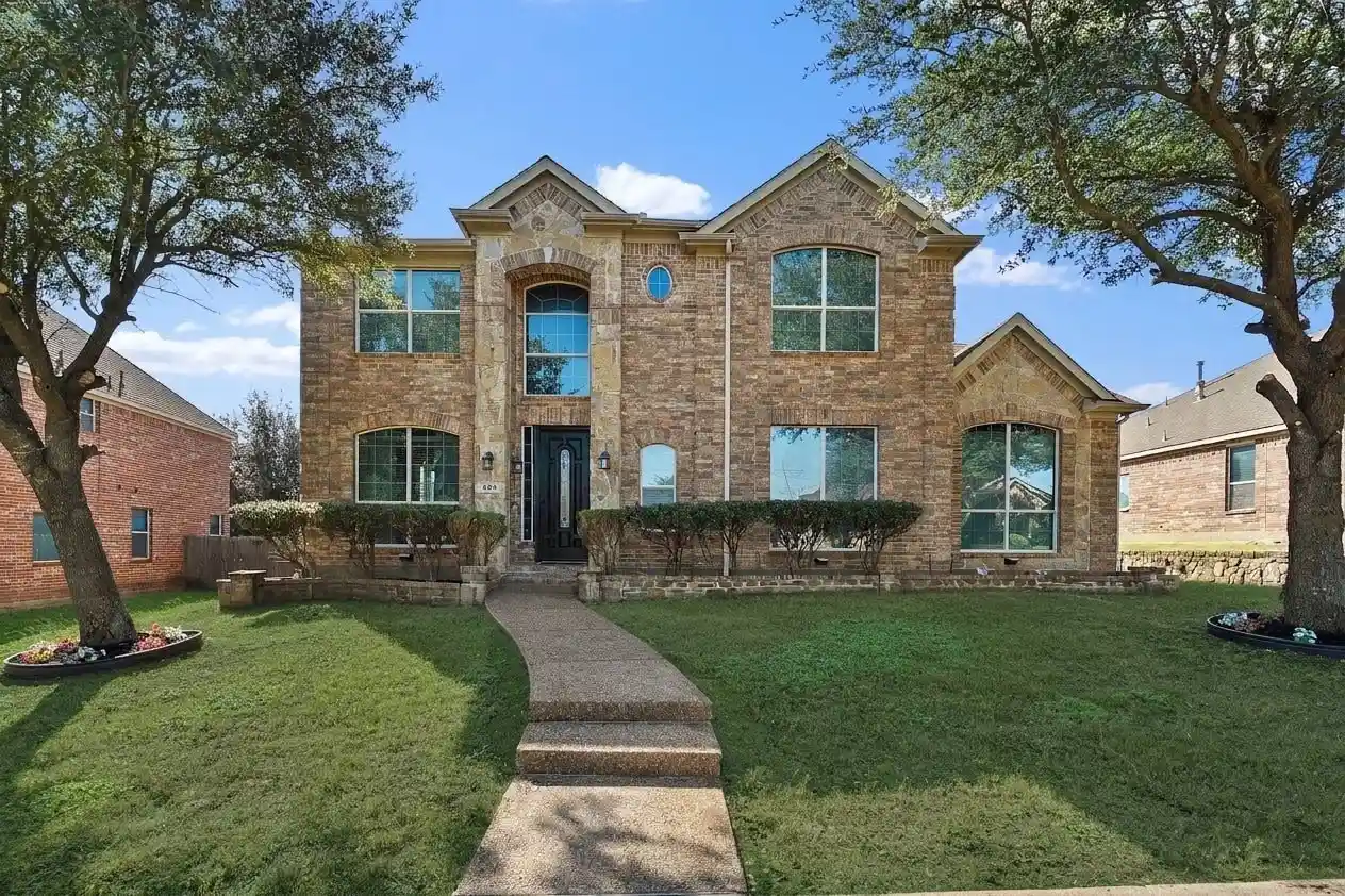Single family home for sale at 904 Amherst Dr, DeSoto, TX 75115 | MLS# 21422700