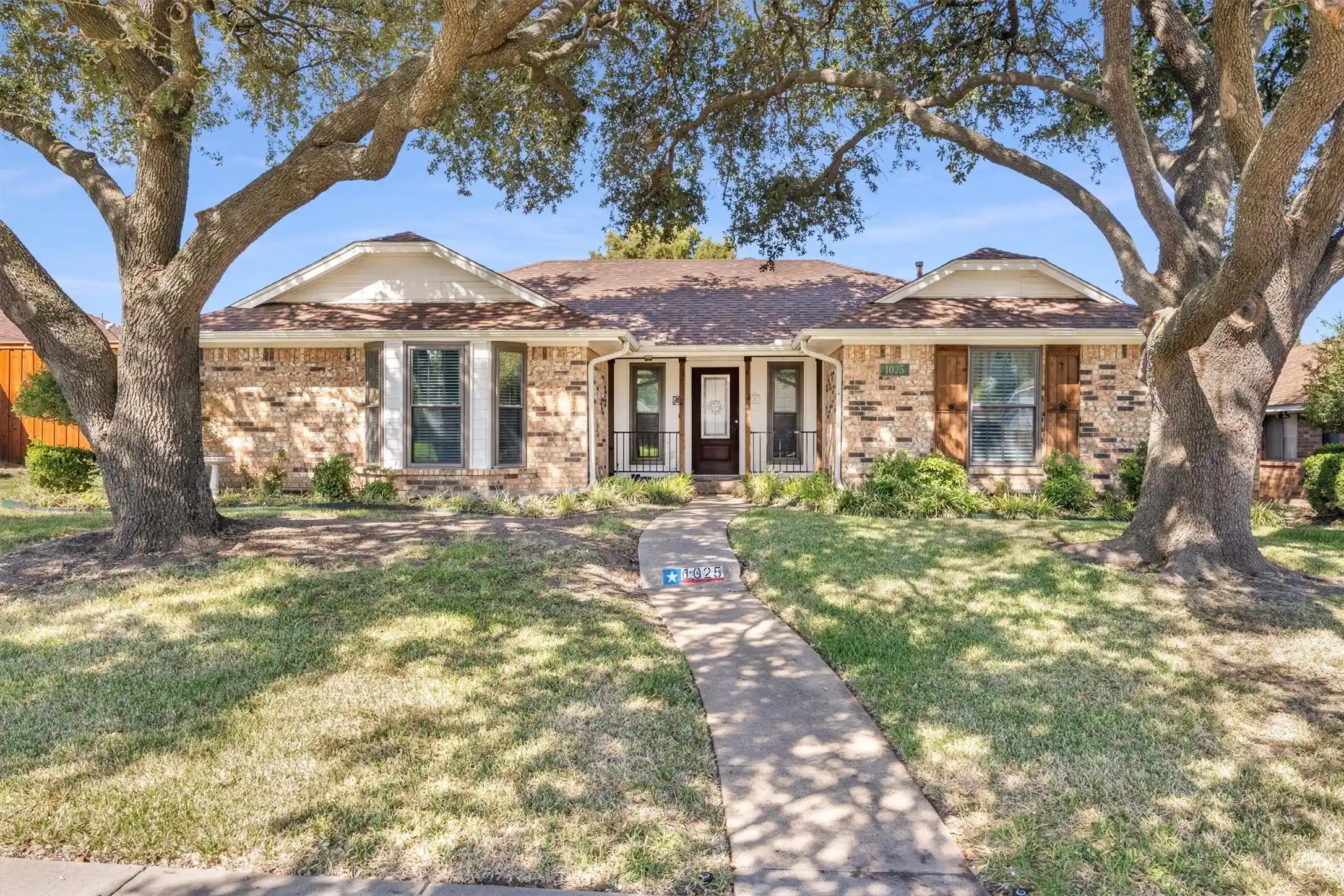 Single family home for sale at 1025 Brownfield Dr, Mesquite, TX 75150 | MLS# 21423124