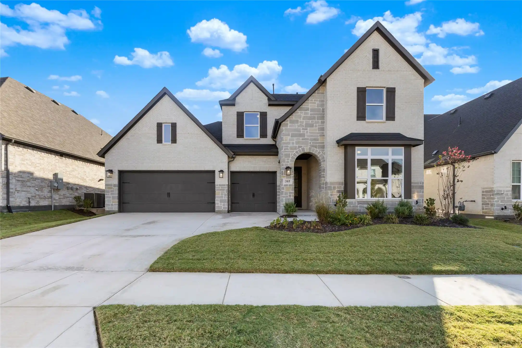 Single family home for sale at 305 Short Cut St, Justin, TX 76247 | MLS# 21423253