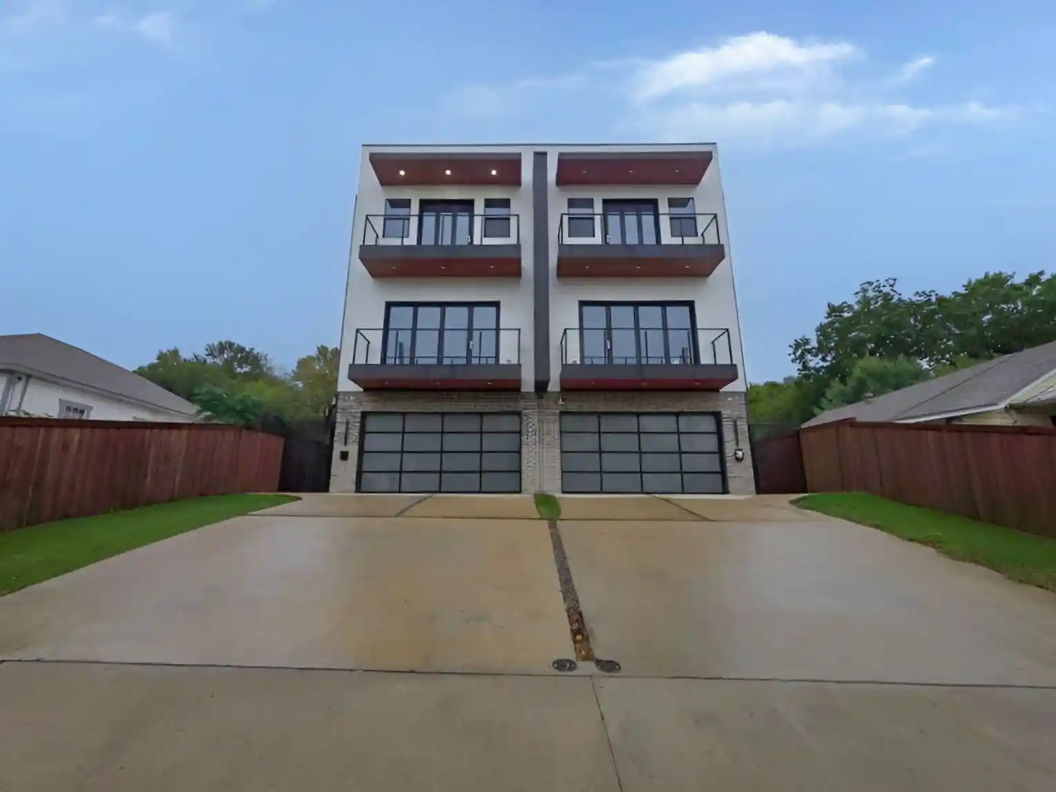 Single family home for sale at 1818 Pollard St, Dallas, TX 75208 | MLS# 21423348