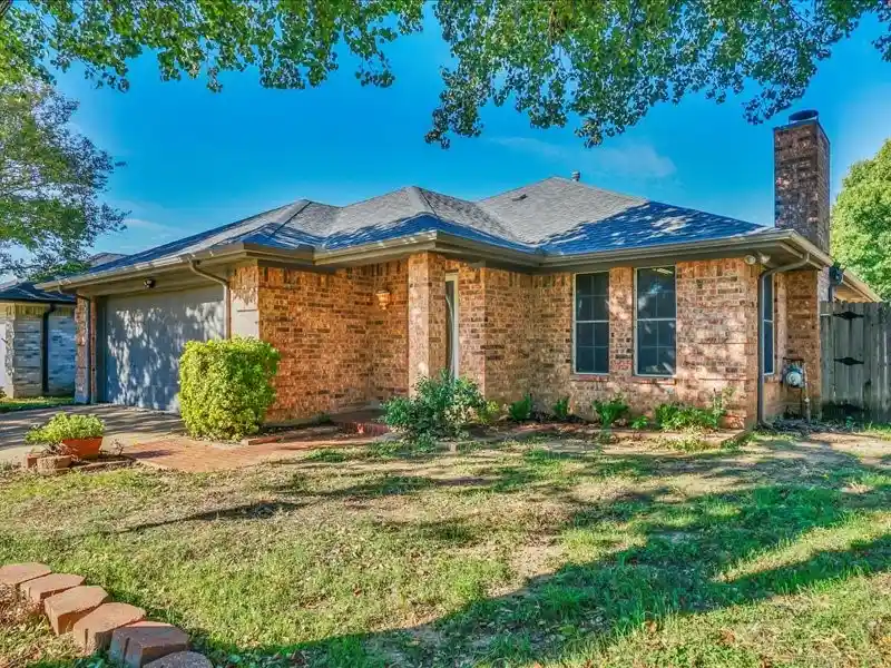 Single family home for sale at 713 Baldridge Rd, Burleson, TX 76028 | MLS# 21421877