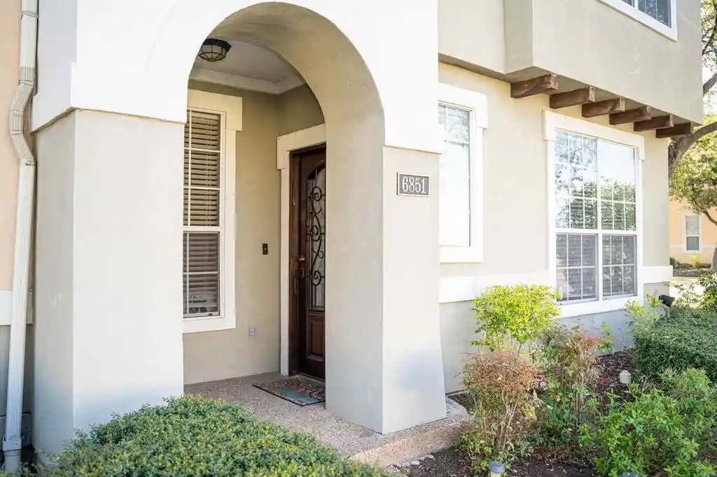 Townhouse for sale at 6851 Verde, Irving, TX 75039 | MLS# 21422288