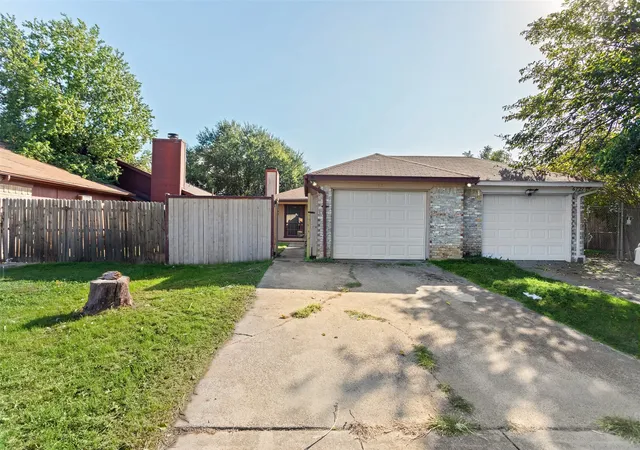 Photo 1 of Townhouse for sale at 6725 S Creek Dr, Fort Worth, TX 76133 | MLS# 21420956 | Listing updated on 2026-10-30